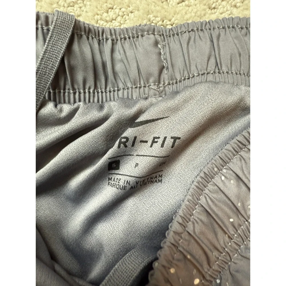 Nike Dry Fit gray shorts‎ size small 3
